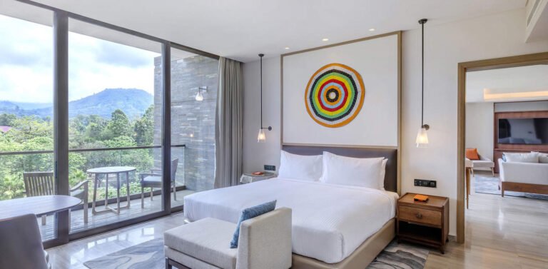 Junior-Suite-Red-Level