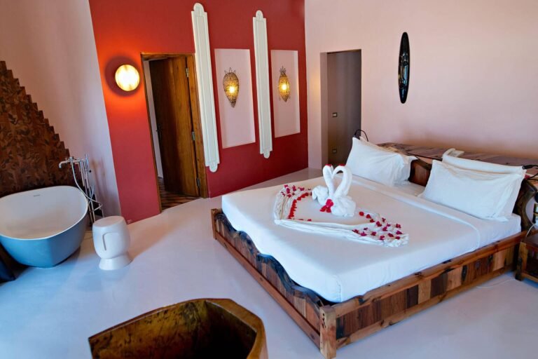 1280x-23480gold-zanzibar-beach-rooms-africa-villa-king